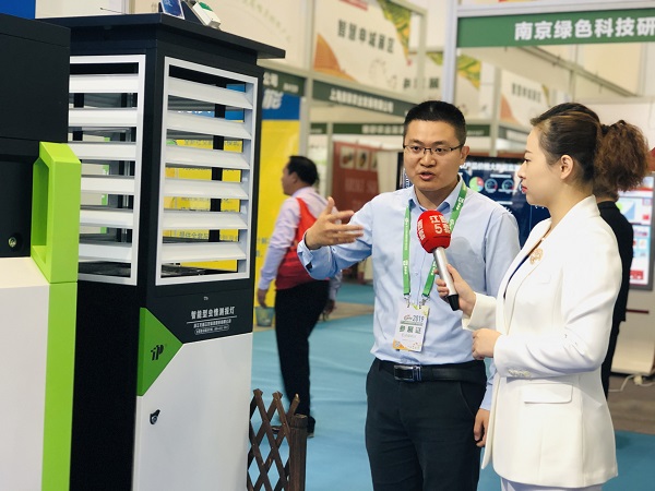 托普工作人员接受江西5套记者采访 托普工作人员接受江西5套记者采访