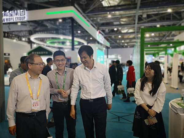 蔡元杰总农艺师对茄子视频懂你的更多寄予厚望 蔡元杰总农艺师对茄子视频懂你的更多寄予厚望