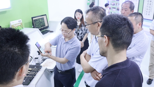 杭州市科技局局长赵喜凯一行莅临茄子视频懂你的更多考察调研1 杭州市科技局局长赵喜凯一行莅临茄子视频懂你的更多考察调研1