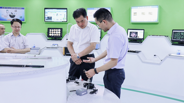 浙江省农业农村厅副厅长唐冬寿一行莅临茄子视频懂你的更多调研2 浙江省农业农村厅副厅长唐冬寿一行莅临茄子视频懂你的更多调研2