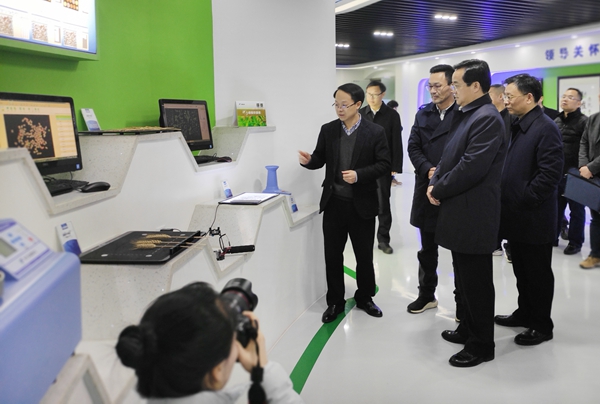 浙江省高兴夫副省长一行莅临浙江茄子视频懂你的更多股份有限公司参观调研 浙江省高兴夫副省长一行莅临浙江茄子视频懂你的更多股份有限公司参观调研